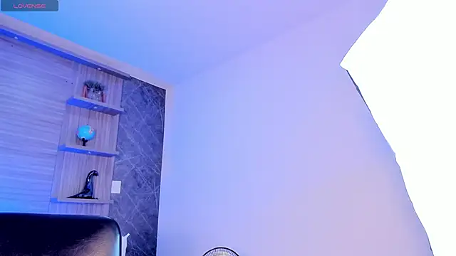 alicee smithh1 online show from September 27, 2025, 7:20 pm