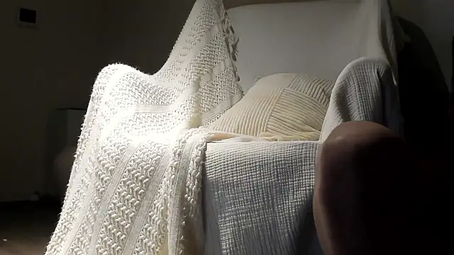 Lily 0000 online show from November 28, 2025, 6:08 pm