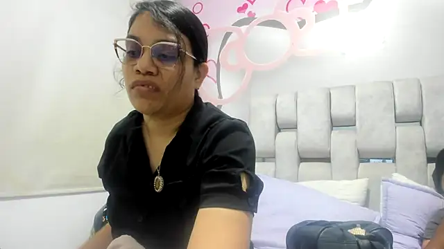 Snapshot of KEYRA-MILLER- chatting on May 15, 2026, 1:36 am KEYRA-MILLER- online show from May 15, 2026, 1:36 am