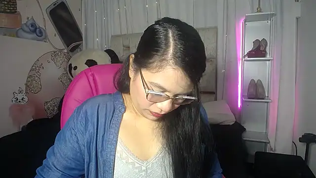 Snapshot of KEYRA-MILLER- chatting on November 25, 2025, 2:01 am KEYRA-MILLER- online show from November 25, 2025, 2:01 am