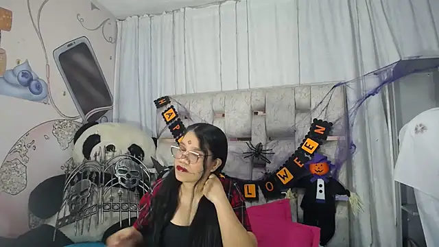 Snapshot of KEYRA-MILLER- chatting on November 1, 2025, 2:29 am KEYRA-MILLER- online show from November 1, 2025, 2:29 am