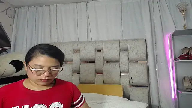 Snapshot of KEYRA-MILLER- chatting on November 27, 2025, 2:23 am KEYRA-MILLER- online show from November 27, 2025, 2:23 am