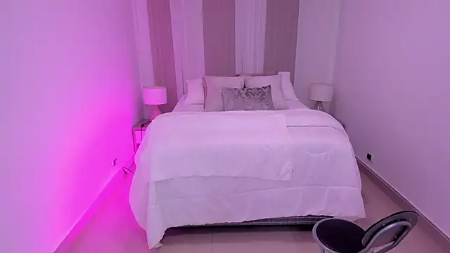 Snapshot of Leah_Grey chatting on November 27, 2025, 11:21 am Leah Grey online show from November 27, 2025, 11:21 am