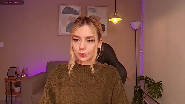 Snapshot of MirandaShaw chatting on February 9, 2025, 11:36 pm MirandaShaw online show from February 9, 2025, 11:36 pm