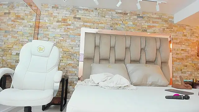 Snapshot of karla_dunn chatting on February 24, 2026, 8:31 pm karla dunn online show from February 24, 2026, 8:31 pm