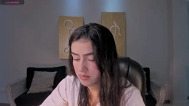 PaulinaSantos  online show from May 8, 2026, 1:15 pm
