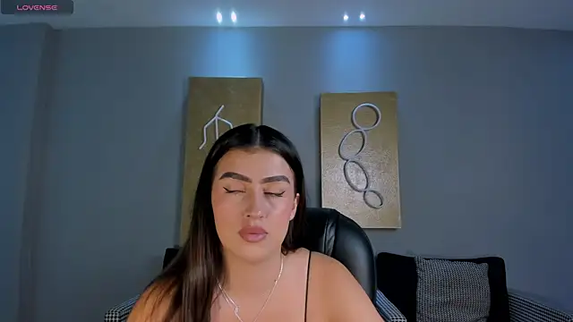 PaulinaSantos  online show from May 11, 2026, 7:33 pm