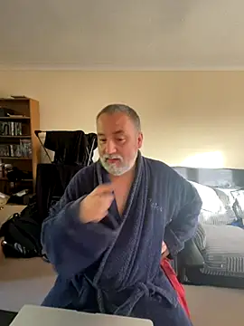 Snapshot of LondonTeffy chatting on November 13, 2025, 10:08 am LondonTeffy online show from November 13, 2025, 10:08 am