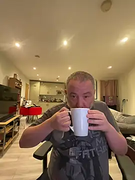 LondonTeffy online show from April 15, 2026, 9:26 pm