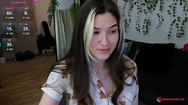 Snapshot of monikavenom chatting on May 14, 2026, 2:52 am monikavenom online show from May 14, 2026, 2:52 am