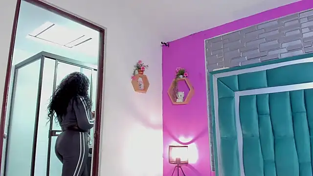 Snapshot of LORENSCOLLINS chatting on December 19, 2025, 7:49 pm LORENSCOLLINS online show from December 19, 2025, 7:49 pm