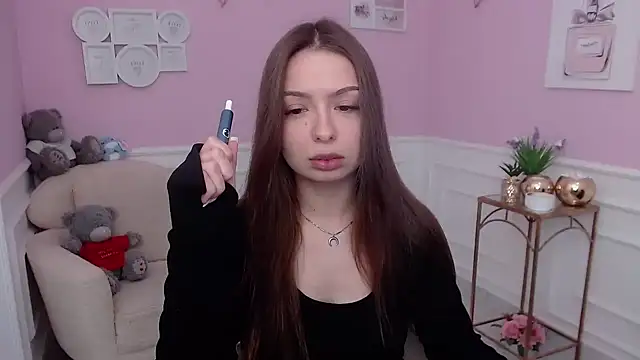 Snapshot of LucySkilar chatting on November 13, 2025, 10:30 am LucySkilar online show from November 13, 2025, 10:30 am