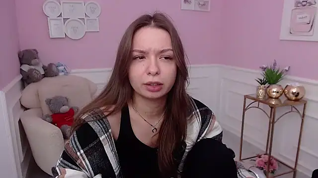 Snapshot of LucySkilar chatting on October 24, 2025, 10:03 am LucySkilar online show from October 24, 2025, 10:03 am