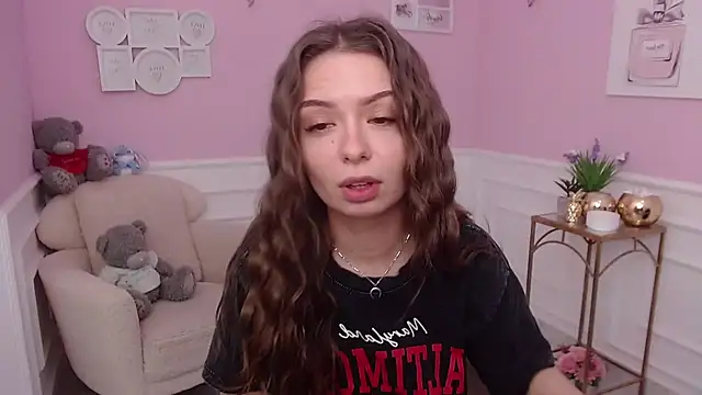 Snapshot of LucySkilar chatting on November 30, 2025, 6:14 am LucySkilar online show from November 30, 2025, 6:14 am