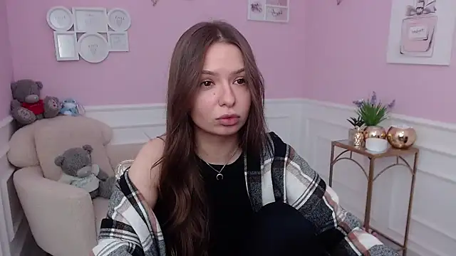 Snapshot of LucySkilar chatting on December 15, 2025, 6:19 am LucySkilar online show from December 15, 2025, 6:19 am