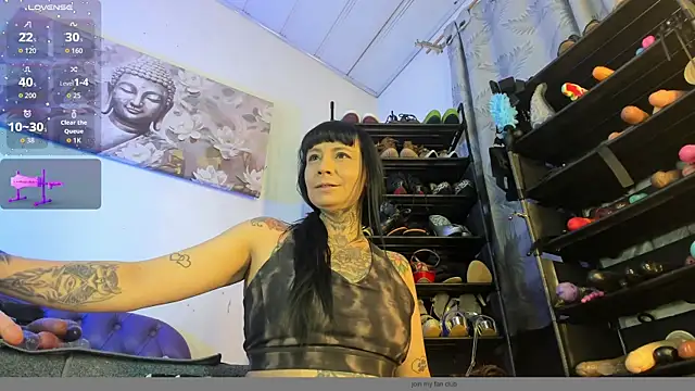 SaraMartins00 online show from April 16, 2026, 12:00 am