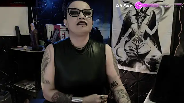 Snapshot of Evil_Queen_666 chatting on June 5, 2026, 5:45 am Evil Queen 666 online show from June 5, 2026, 5:45 am