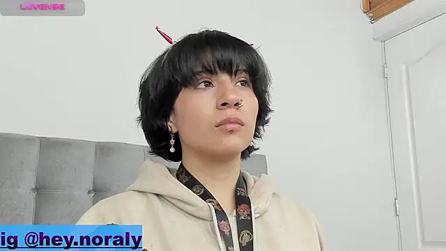 Snapshot of hey_noraly chatting on March 22, 2025, 4:03 am hey noraly online show from March 22, 2025, 4:03 am