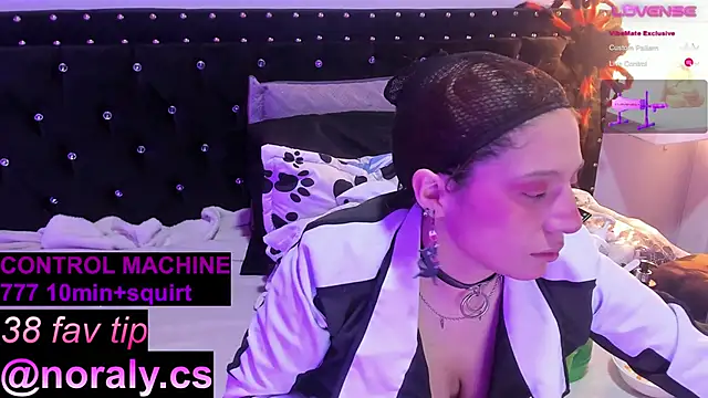 Snapshot of hey_noraly chatting on November 22, 2025, 4:11 am hey noraly online show from November 22, 2025, 4:11 am