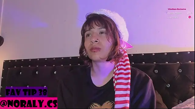 Snapshot of hey_noraly chatting on December 1, 2025, 3:40 am hey noraly online show from December 1, 2025, 3:40 am