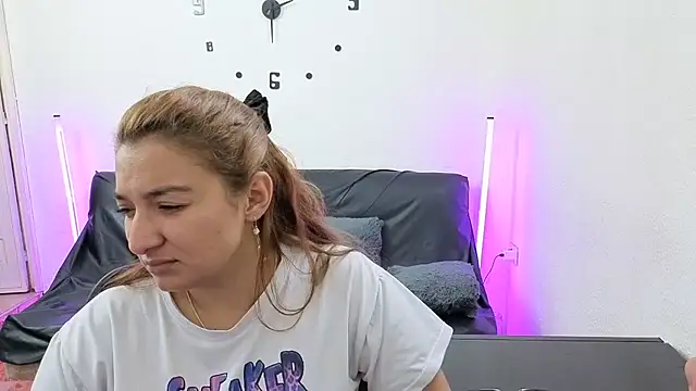  sweetcarla online show from April 21, 2026, 10:49 pm