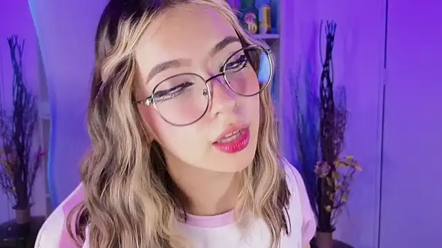 EmilyMiller  online show from October 23, 2025, 4:49 pm