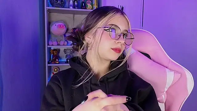 EmilyMiller  online show from September 30, 2025, 4:46 pm