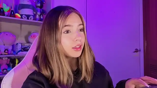 EmilyMiller  online show from February 24, 2026, 2:40 pm