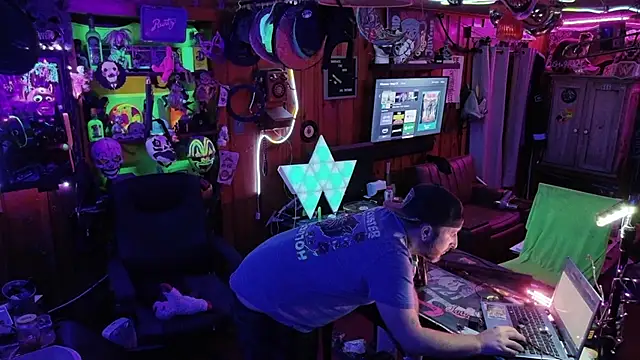 Snapshot of tayshie chatting on November 22, 2025, 8:46 am tayshie online show from November 22, 2025, 8:46 am