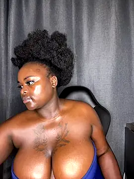 Honeycoco0211 online show from December 15, 2025, 3:23 am