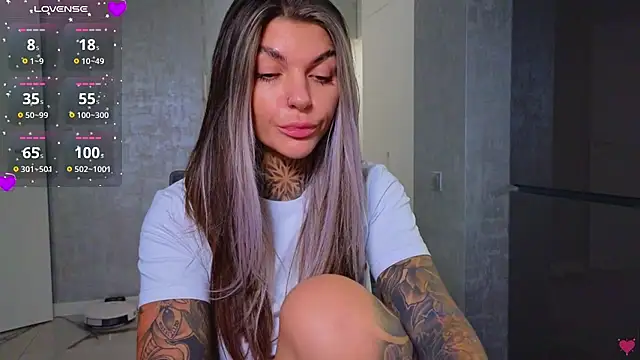Snapshot of tattooedBabyy chatting on February 6, 2025, 10:47 am tattooedBabyy online show from February 6, 2025, 10:47 am