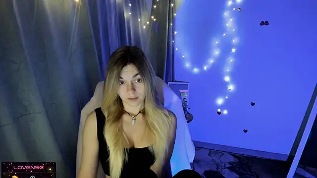 Snapshot of Sweet_me_ chatting on October 13, 2025, 6:15 am Sweet me online show from October 13, 2025, 6:15 am