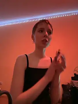 Crayzy Luv online show from February 19, 2025, 3:49 pm