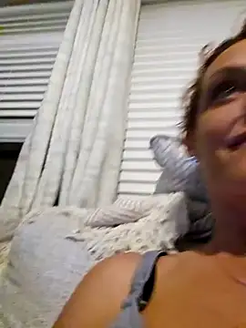 Snapshot of Dixiefaye_Pika chatting on February 6, 2025, 4:42 am Dixiefaye Pika online show from February 6, 2025, 4:42 am