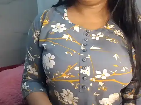 Snapshot of Trezza chatting on July 4, 2026, 7:51 pm Trezza online show from July 4, 2026, 7:51 pm