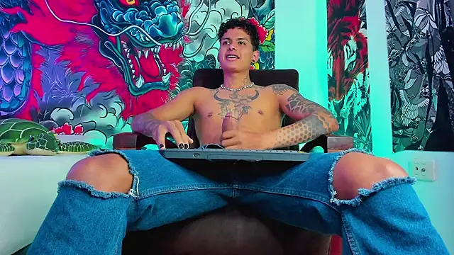 Snapshot of Maxi_Gray chatting on September 17, 2025, 4:31 pm Maxi Gray online show from September 17, 2025, 4:31 pm