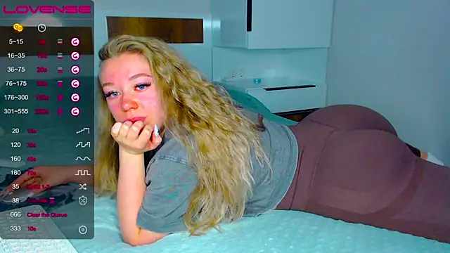 Snapshot of kitti_kaattt chatting on September 21, 2025, 4:06 am kitti kaattt online show from September 21, 2025, 4:06 am