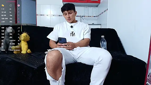 Snapshot of jacques_cardiet chatting on May 1, 2026, 2:33 pm jacques cardiet online show from May 1, 2026, 2:33 pm