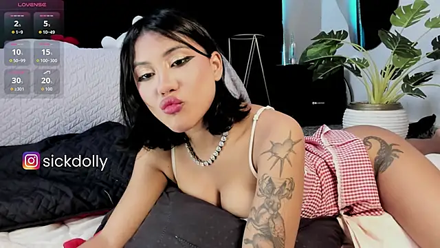 darkydolly  online show from November 7, 2025, 4:06 am