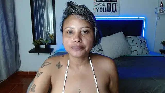 Snapshot of Dominik_girl chatting on April 28, 2026, 4:50 am Dominik girl online show from April 28, 2026, 4:50 am