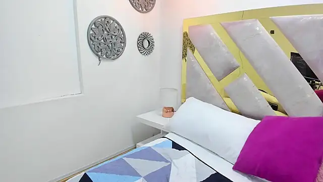 Snapshot of Oriana_Guzman chatting on February 23, 2025, 2:57 pm Oriana Guzman online show from February 23, 2025, 2:57 pm