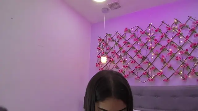 Snapshot of Oriana_Guzman chatting on March 9, 2025, 4:00 pm Oriana Guzman online show from March 9, 2025, 4:00 pm