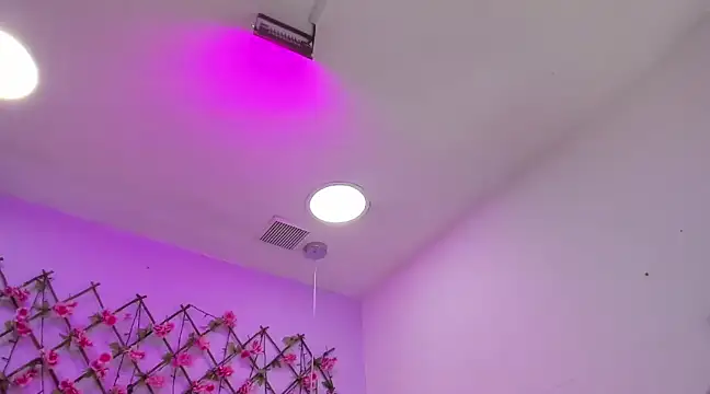 Snapshot of Oriana_Guzman chatting on March 16, 2025, 5:07 pm Oriana Guzman online show from March 16, 2025, 5:07 pm