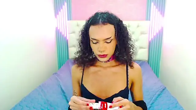 Snapshot of Foxy_Ella_ chatting on October 28, 2025, 3:33 pm Foxy Ella online show from October 28, 2025, 3:33 pm