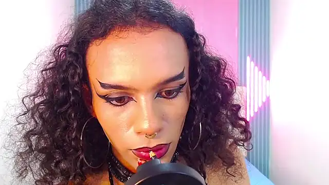 Snapshot of Foxy_Ella_ chatting on February 24, 2025, 5:53 pm Foxy Ella online show from February 24, 2025, 5:53 pm