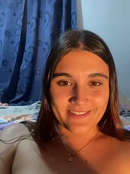 Snapshot of Magic-Smilee chatting on December 17, 2024, 3:28 am Magic-Smilee online show from December 17, 2024, 3:28 am