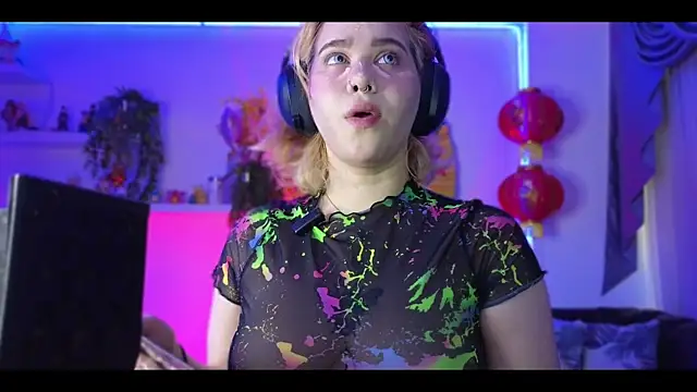 Snapshot of albaismynameX chatting on November 12, 2025, 12:20 pm albaismynameX online show from November 12, 2025, 12:20 pm