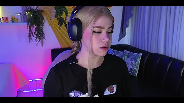 Snapshot of albaismynameX chatting on November 18, 2025, 12:08 pm albaismynameX online show from November 18, 2025, 12:08 pm