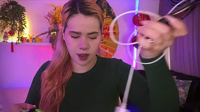 Snapshot of albaismynameX chatting on December 4, 2025, 12:15 pm albaismynameX online show from December 4, 2025, 12:15 pm