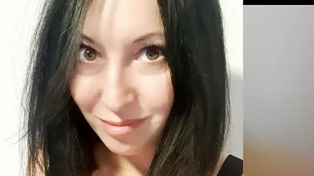 Snapshot of Wife4Cuck chatting on April 18, 2026, 1:24 pm Wife4Cuck online show from April 18, 2026, 1:24 pm